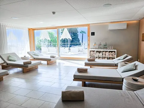 Geniessen Sie Ihren Wochenendurlaub im Wellness & Spa Hotel am Seeufer im Tessin — Hotel La Palma au Lac